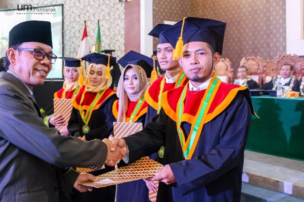Wisuda sarjana Univ. Muhammadiyah pontianak ke 27 tahun 2017 (11 Nov 2017) bertempat di Auditorium Univ. Muhammadiyah Pontianak. Wisuda tahun ini diikuti 556 wisudawan & merupakan wisuda terbanyak yg…